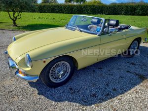 MGB roadster anno 1972 carrozzeria gialla