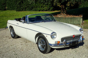 MGB roadster 1974 fari carrozzeria old english white