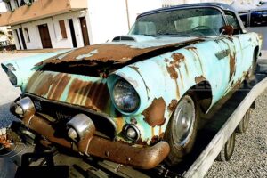 Ford thunderbird 1955 da restaurare