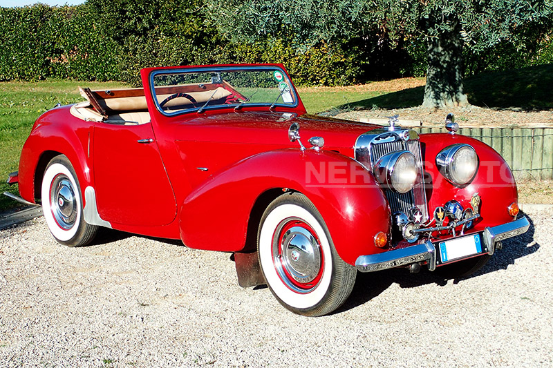 Triumph Roadster 2000 – 1949 | Rosso Bordeaux | Interni Beige | 4 Posti